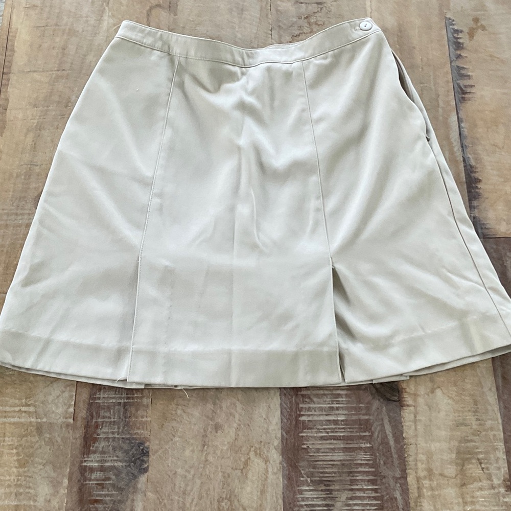 Tail ladies golf skort. Size 4 Cream A-Line Skirt with Front Panel Detail